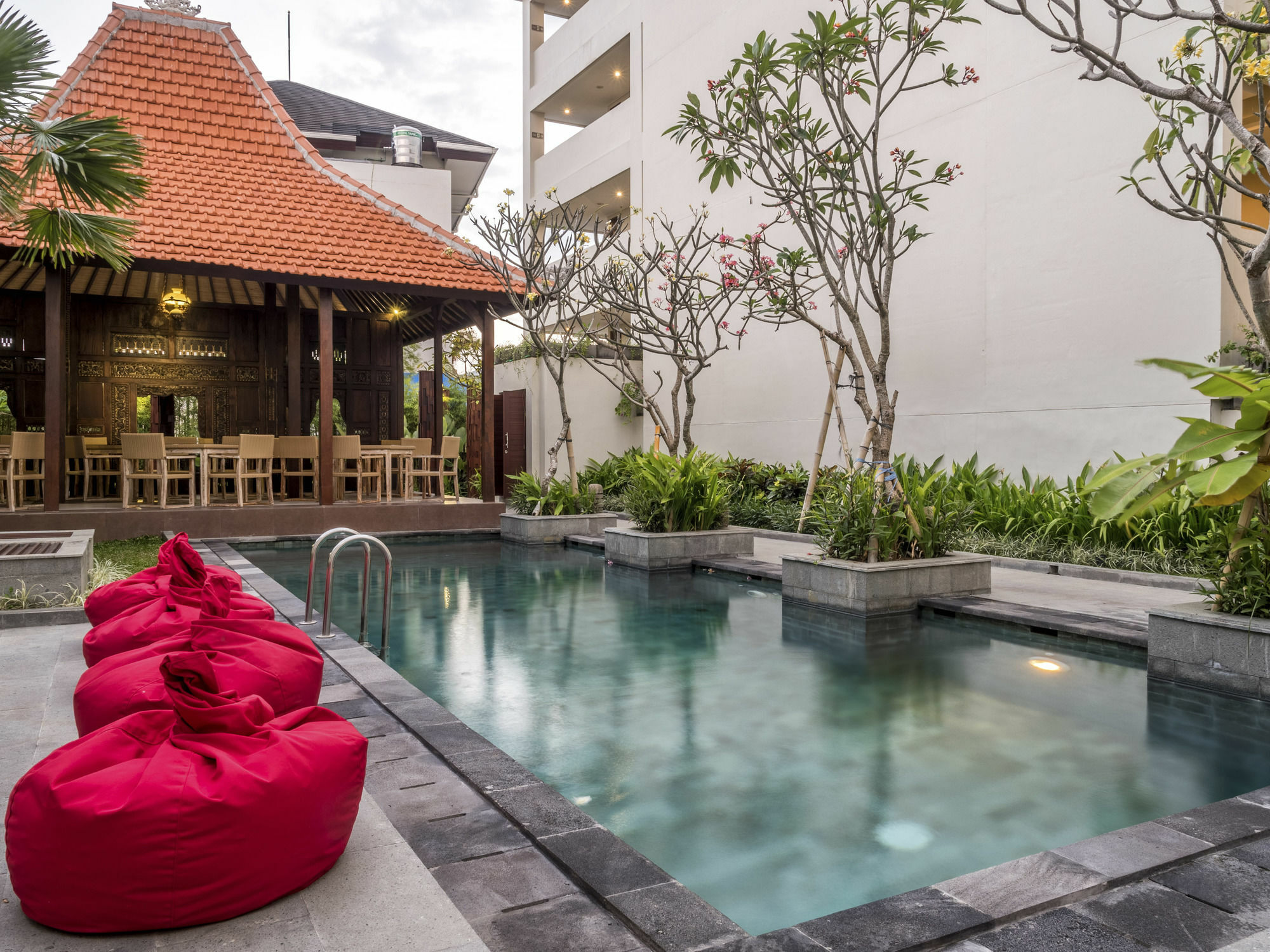 Savvoya Hotel Seminyak Экстерьер фото