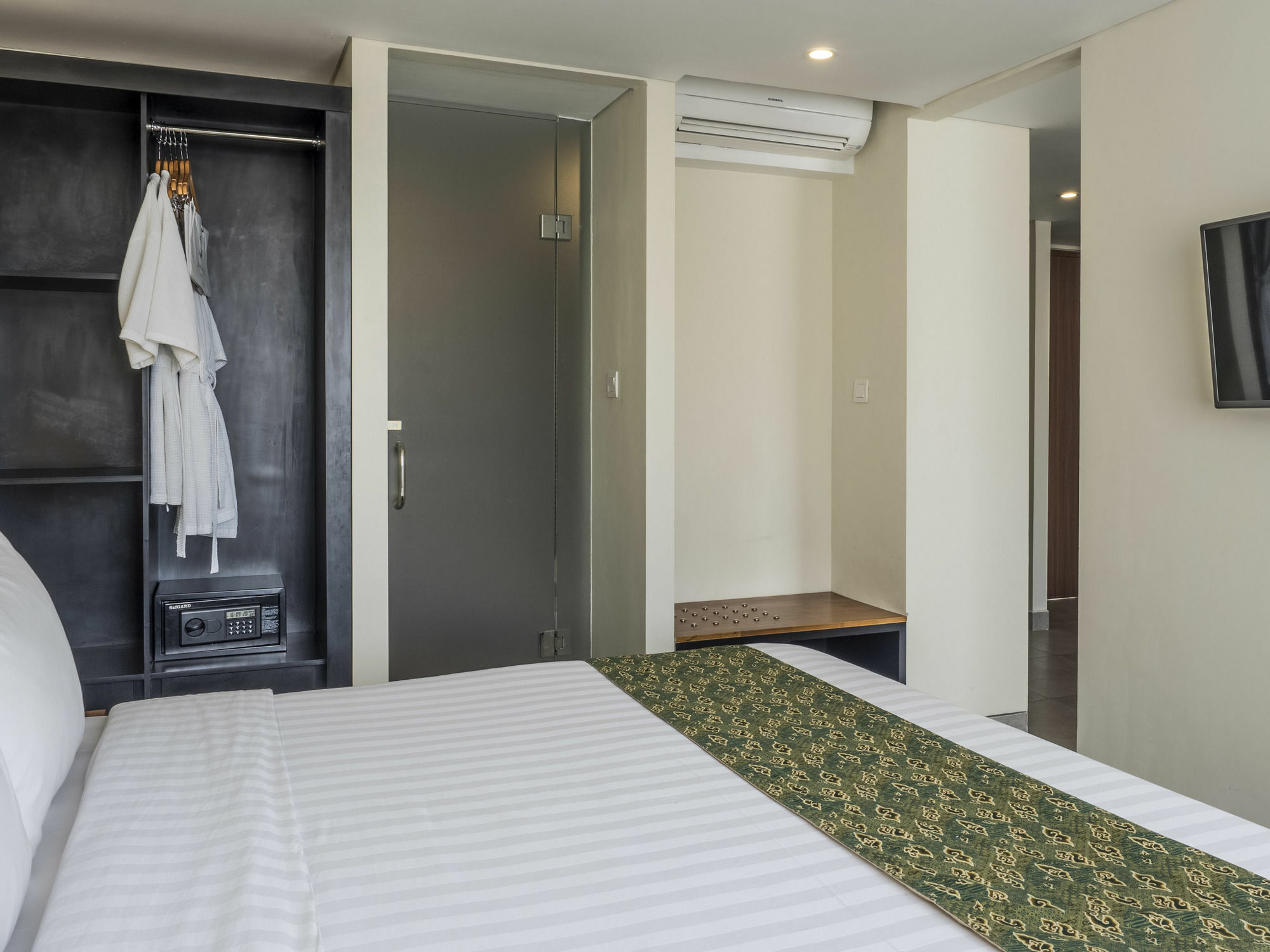 Savvoya Hotel Seminyak Экстерьер фото